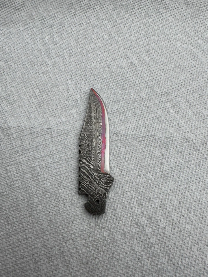 Navaja de bolsillo Cu-Mai pátina carmesí para hacer cuchillos personalizados. Hecho a mano en USA Foto 2 de 4