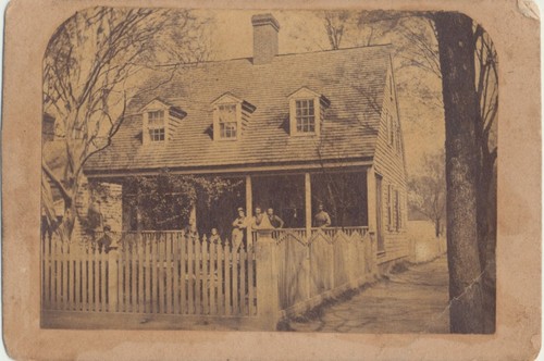 Civil War CDV Photograph Of Federal Soldier And Civilians In Front Of House