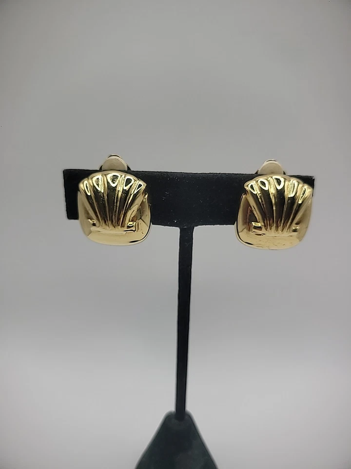 Vintage Earrings Clip On Gold Tone Shell Pattern Jewelry Costume - Image 4 of 4