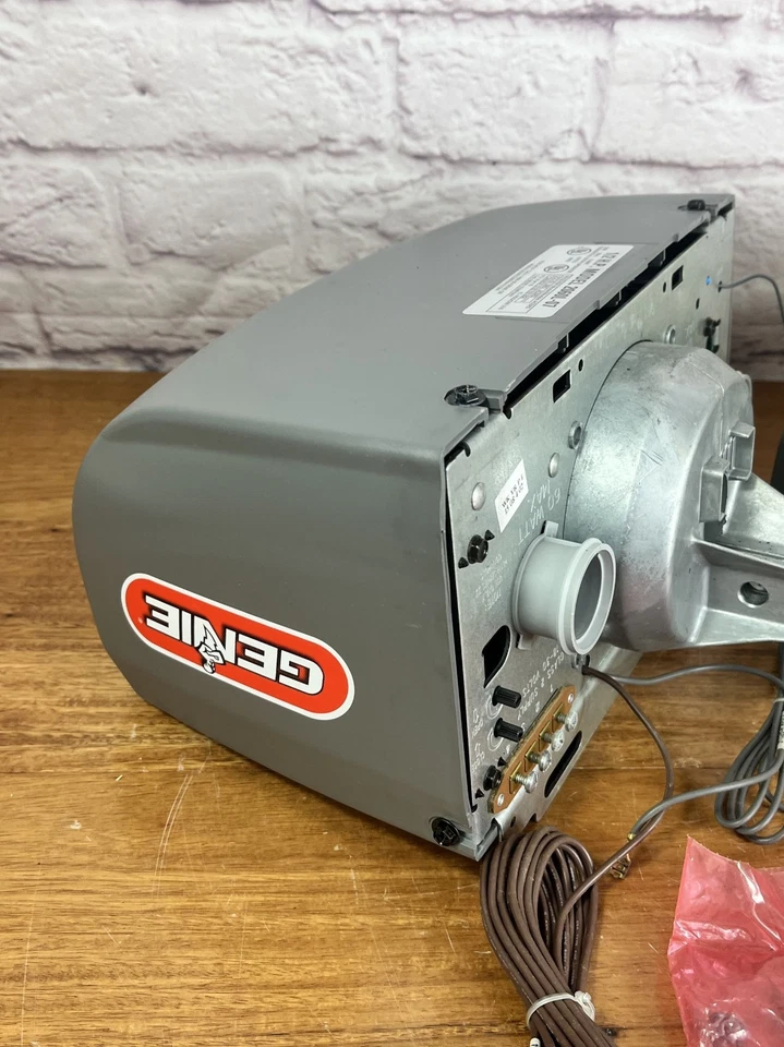 GENIE INTELLICODE SCREW DRIVE MOTORHEAD 1/2HP 2060L-07 New Motor Head, Cover LOT - Image 4 of 4