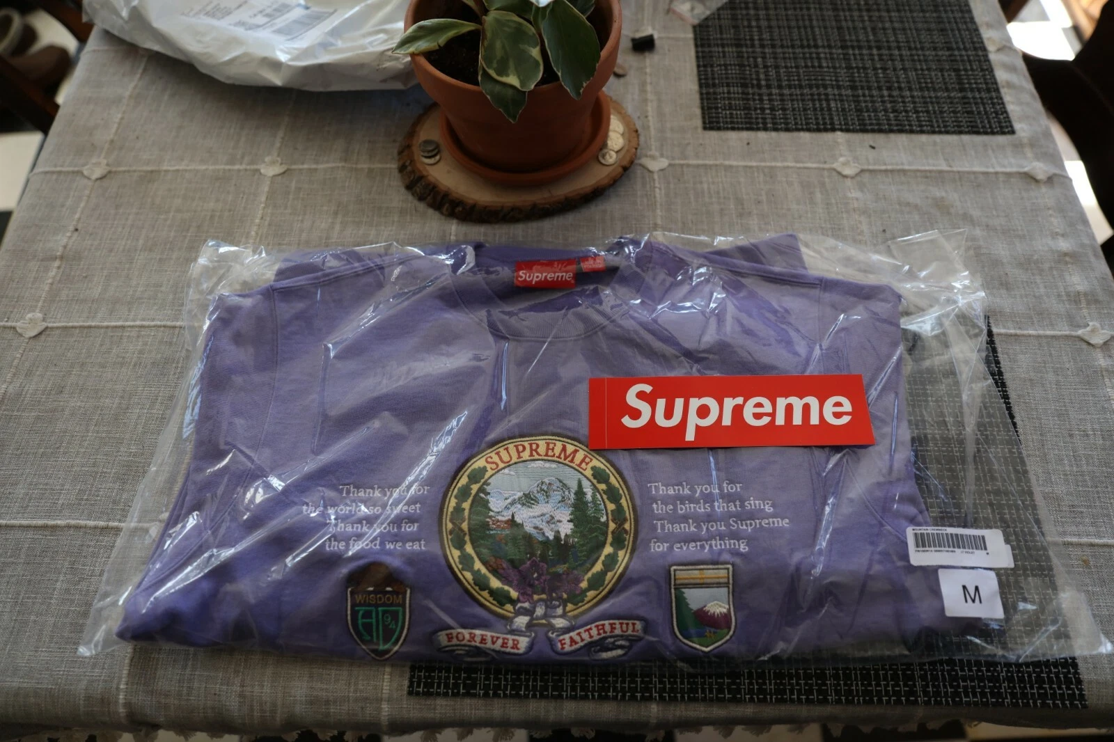 Col rond Supreme Mountain taille M violet FW19 neuf, scellé