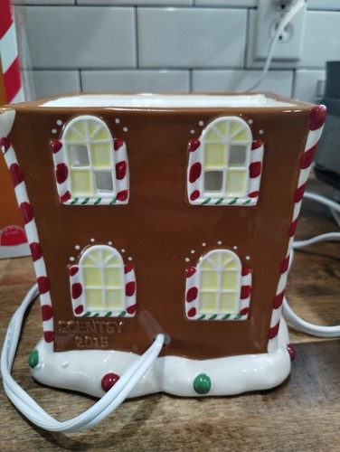 Scentsy Christmas Gingerbread House Limited Edition Warmer 2015 w/box! ~works~ - Picture 7 of 10