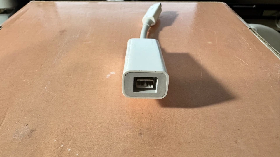Apple A1463 Thunderbolt 2 to FireWire 800 Adapter - MD464LL/A EMC2591 - Image 2 of 4