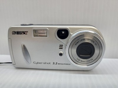 Sony Cyber-shot DSC-P72 3.2MP Digital Camera Silver **NOT WORKING PARTS ONLY**