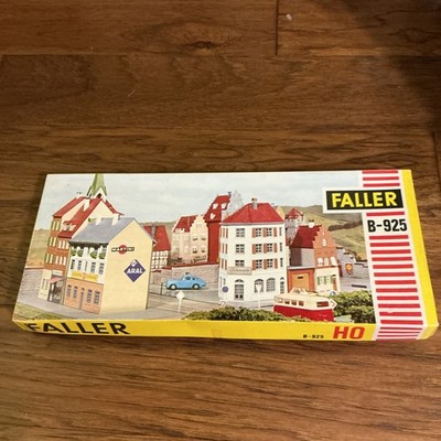 Faller  HO 1:87 NO. B-925 European City Residential Block. Read Description