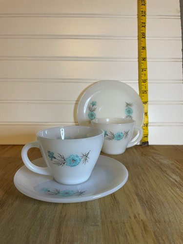 Vintage Anchor Hocking Fire King Bonnie Blue Carnations Teacups & Saucers - Picture 5 of 6