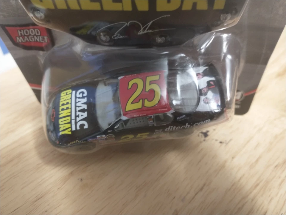 Winners Circle 1/64 Nascar diecast #25 GMAC Green Day Brian Vickers w/hood 2006 - Image 3 of 4
