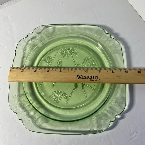 Vintage Green Uranium / Vaseline Sylvan Federal Glass "Parrot"