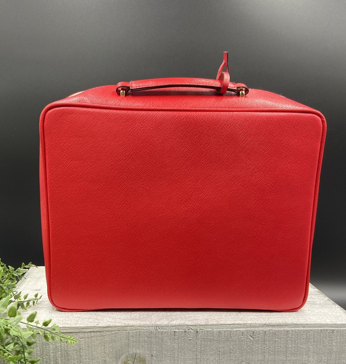 NEW Estee Lauder Red Train Case Travel Bag Makeup Cosmetic  Estée Lauder Makeup Pouch NWOT ❤️EVERYTHING RED SALE 🌹 display picture 1