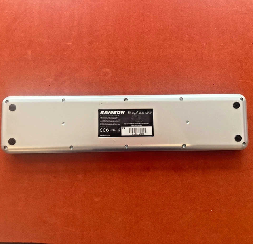 SAMSON "Graphite MF8" USB Midi Controller - Immagine 4 di 4