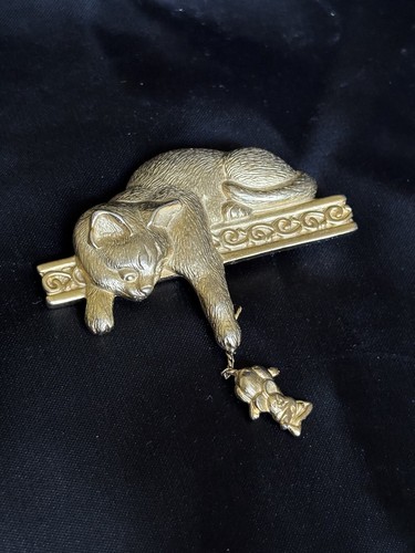 Vintage Cat with Dangle Mouse Brooch Pin by JJ Textured Dangle 2.5" x 2.5" - Picture 4 of 11