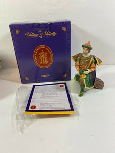The Vatican Nativity Millenium King Holding Vase Enesco ...