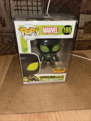 Funko Pop Marvel #195 Spider-Man (Stealth Suit) Hot Topic Exclusive In Protector
