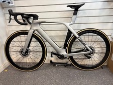 used 2023 Trek madone SLR9 sram red Trek RSL wheels size 56cm