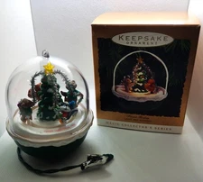 Hallmark Keepsake Ornament- Forest Frolics Light and Motion 1993 Free Shipping