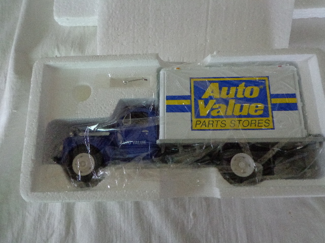 1st GEAR 1951 FORD F-6 DRY GOODS VAN 1/34 SCALE AUTO VALUE