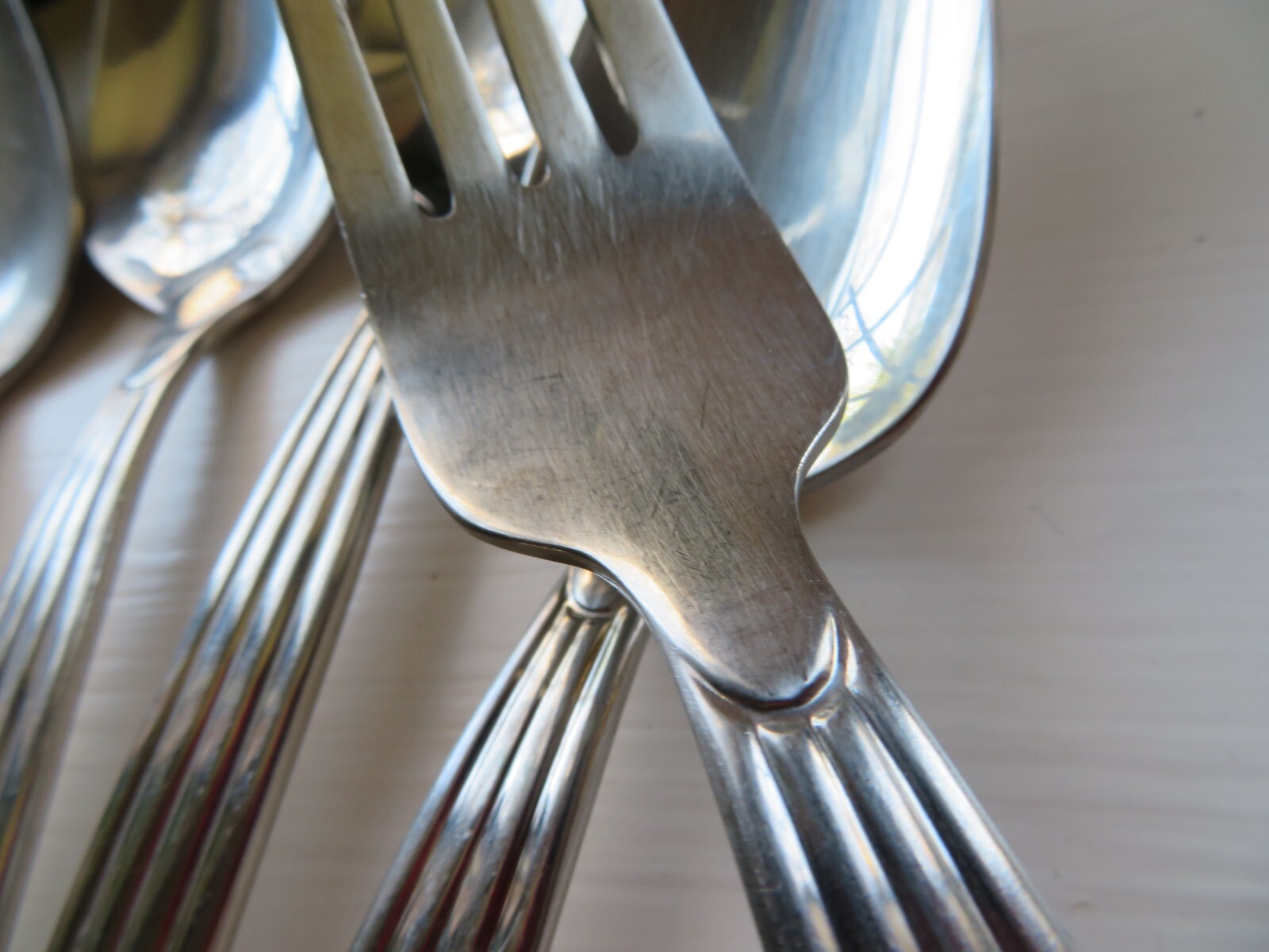 18 pcs Oneida 18/10 MALIBU Ribbed Forks Soup spoons Teaspoons Stainless Flatware