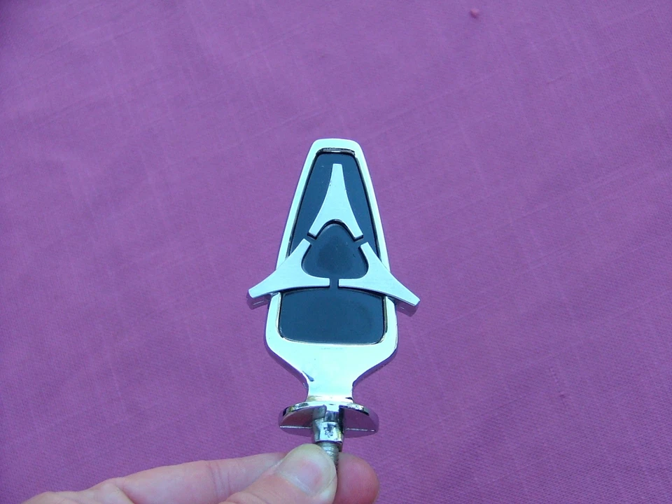 1963 Dodge 880 hood ornament, NOS! 2417499 - Image 2 of 4