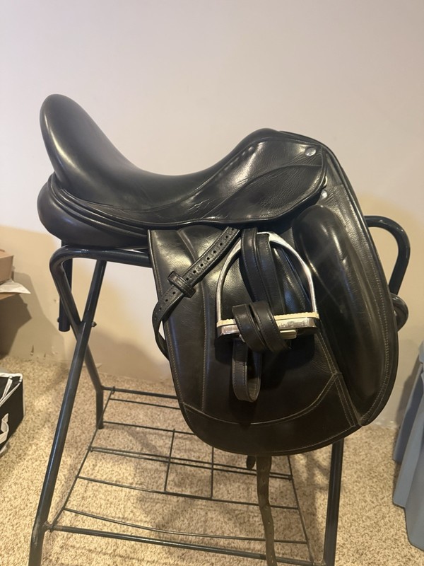 18” Frank Baines Union Lux Monoflap Dressage Saddle