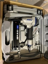 Apach Nail And Stapler Gun.  LNF-32AD.  18 GA Brad Nailer