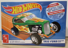 AMT Skill 2 Model Kit 1932 Ford Phantom Vicky Hot Wheels 1/25 Scale Model Car