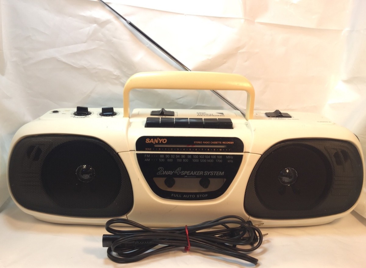 White Sanyo FM-AM Radio Cassette Player/Recorder 2 Way 4 Speakers