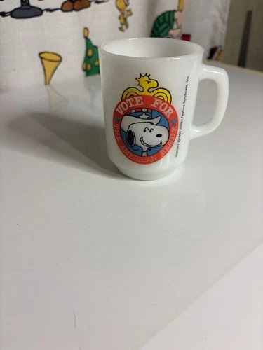Vintage 1980 Peanuts “Vote For Snoopy” Anchor Hocking Milk Glass Mug Coffee Cup