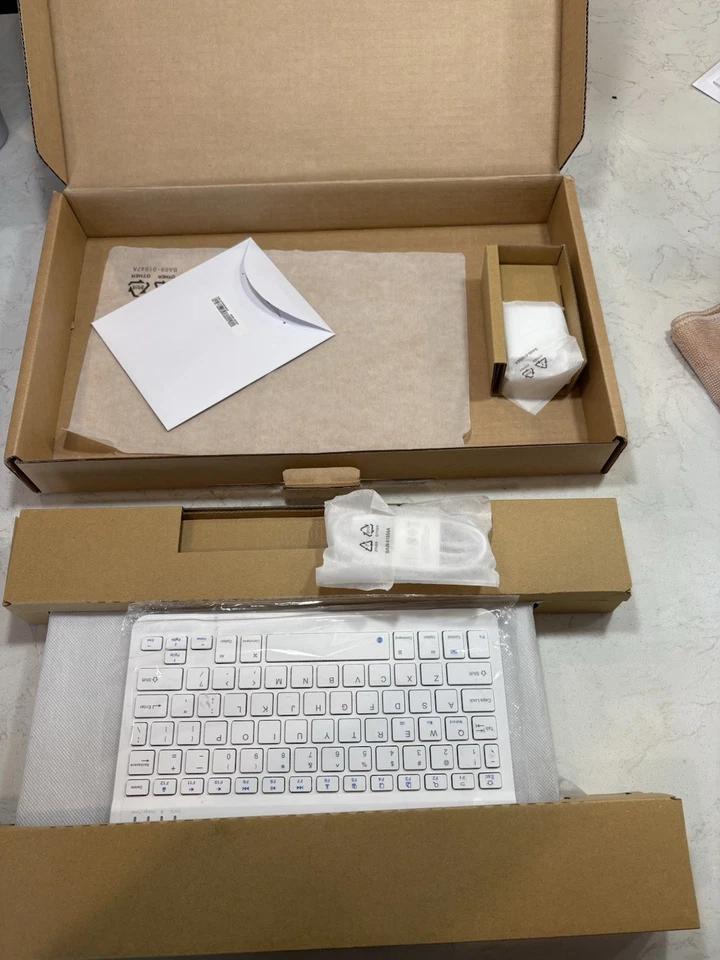 Samsung Galaxy Chromebook Go 14 in Intel Celeron 4GB RAM 32GB SSD Laptop -... - Image 2 of 4