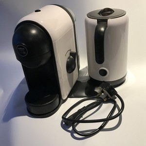 Lavazza A Modo Mio LM600 Latte Kaffeevollautomat WEISS/CREME + Milchaufschäumer VERPACKT