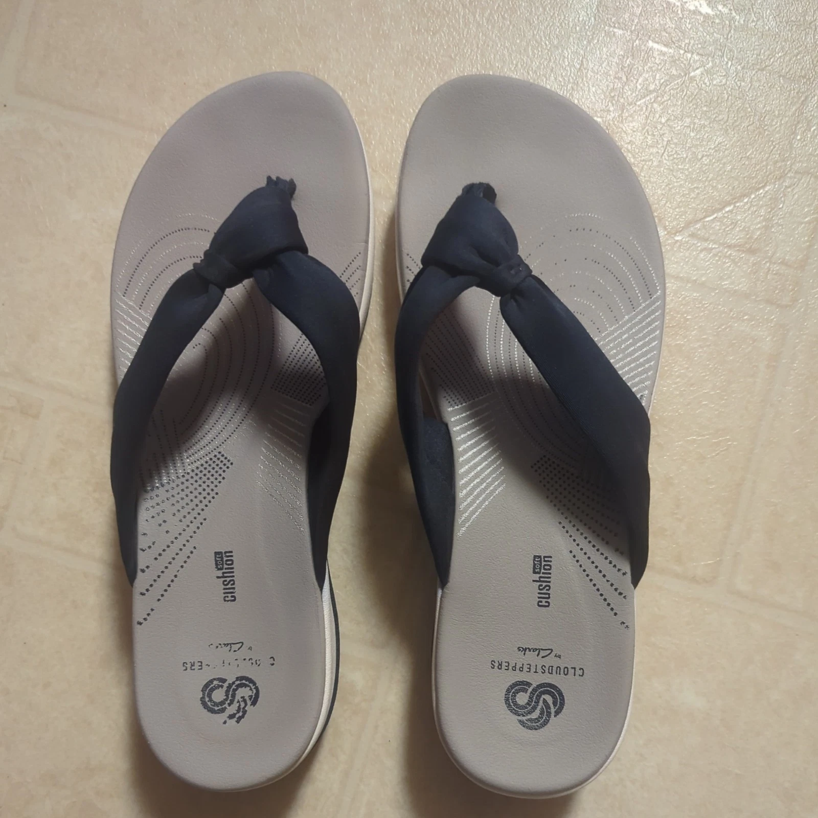 Sandali donna Clarks CloudSteppers morbidi con perizoma ammortizzati taglia 9