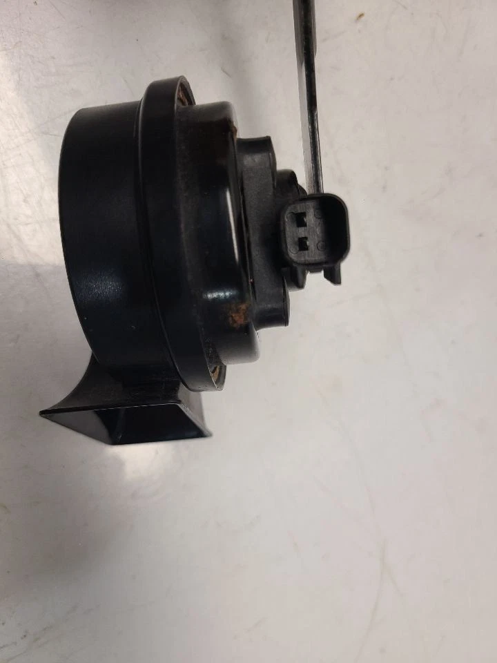 Buick Encore 2014 (1,4 L/AT/AWD) bocinas delanteras *par* Foto 3 de 4