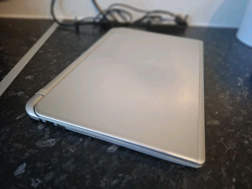 Toshiba Satelite S50-B-15N, i5, 15.6", Win 11, 500GB SSD, 8Gb RAM, AMD R7 M260 - Image 4 of 4