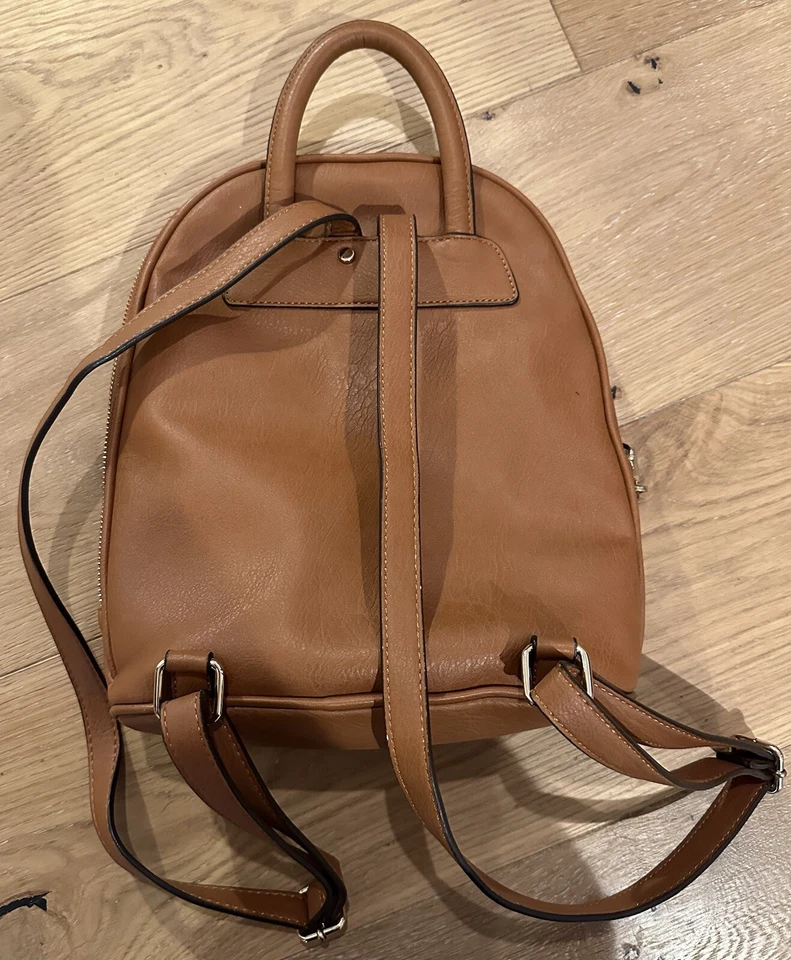 Cartera Mochila Farrah Inc Camel Marrón Imitación Cuero Foto 2 de 3