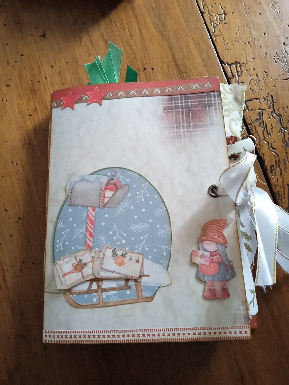 Junk Journal Noël en papier kraft pour capturer la magie et la nostalgie des fêtes