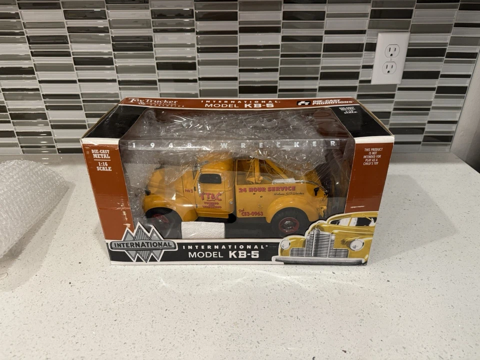 DCP International Model KB-5 1:16 Scale Tow Truck New READ - Image 3 of 4