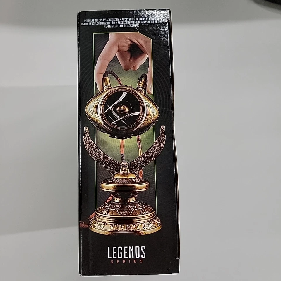 Figura de acción Hasbro Marvel Legends Doctor Strange Gold Eye of Agamotto  Foto 3 de 4