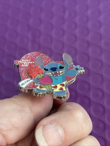 DISNEY STITCH 2010 To LILO Valentine Stitch Pin Nice Details Glitter Roses 3D - Picture 5 of 6