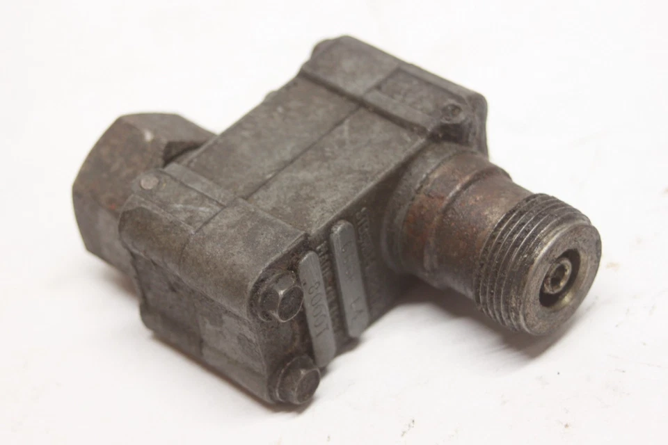 Adaptador de transmisión de engranajes de velocímetro STEWART WARNER de colección 666F E4 relación .8000 Foto 2 de 4