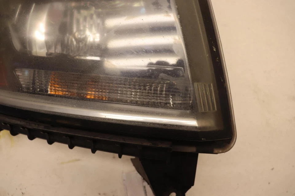 2015-2016 CHEVY/GMC SUBURBAN FRONT RIGHT PASSENGER SIDE HEADLIGHT HEADLAMP OEM - Image 3 of 4