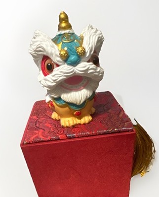 Chinese-Style Lion Dance Figurine Freestanding Multicolor Blue White Gold