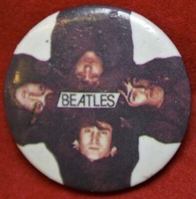 Vtg BEATLES PINBACK BUTTON - 25mm Diameter - Nice