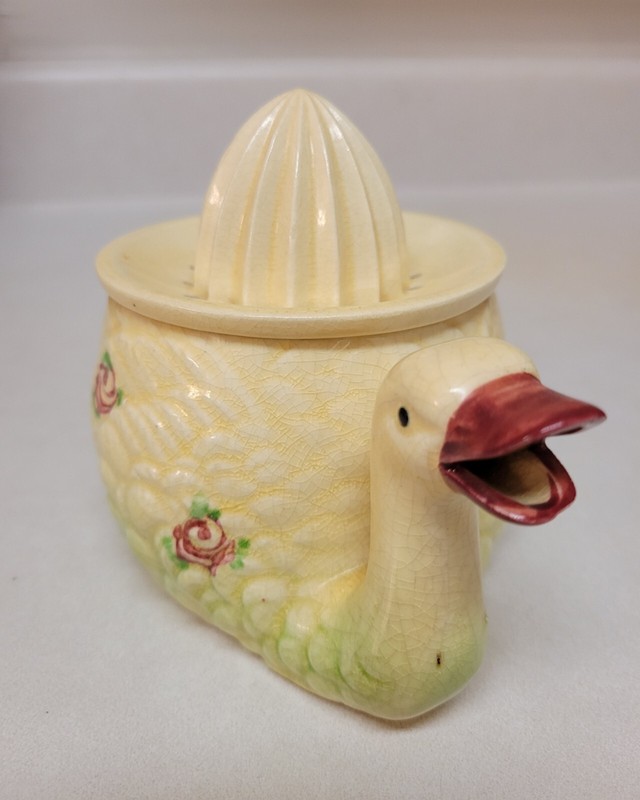 VINTAGE JUICER MARUTOMOWARE SQUEEZER - DUCK SWAN GOOSE YELLOW