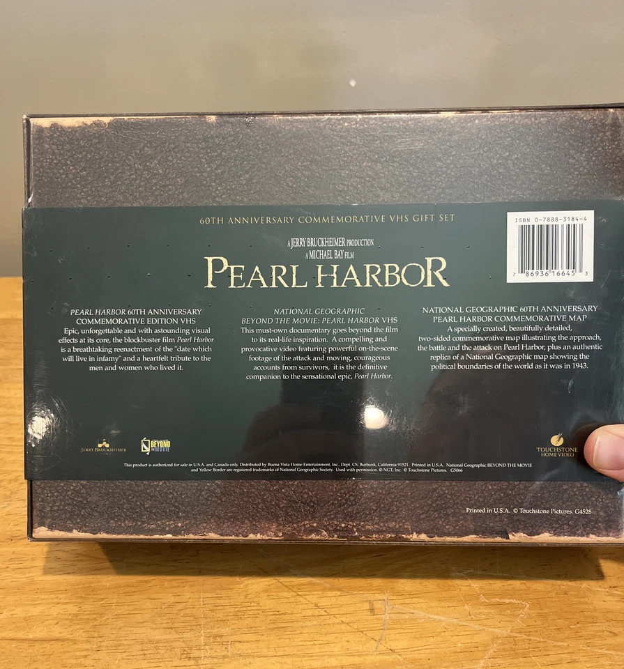 National Geographic Pearl Harbor 60th Anniversary Commemorative VHS Gift Set Foto 2 de 3