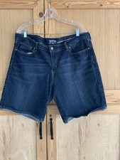 Women s Signature By Levi Strauss Blue Denim Modern Bermuda Shorts Sz 18
