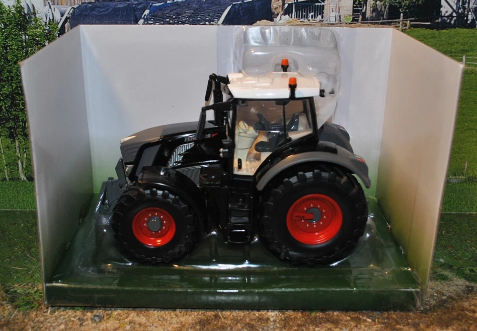 BRITAINS NEW 1/32 FENDT 826 VARIO TRACTOR , BLACK , LTD ED. - Image 3 of 4