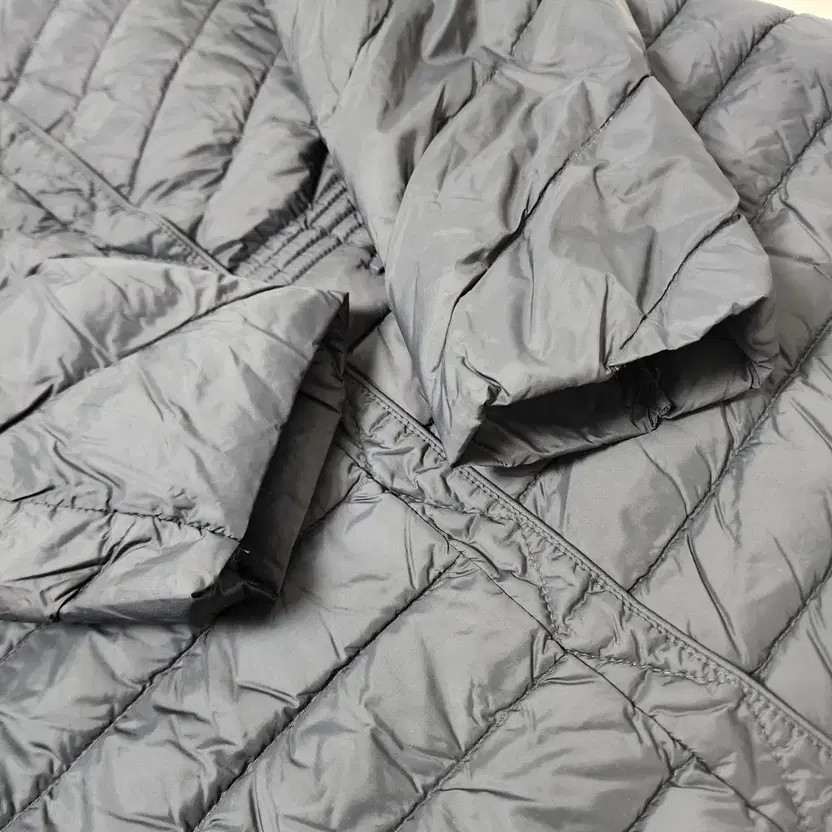 Lightweight Round Neck Goose Down Padding Black S… - image 4