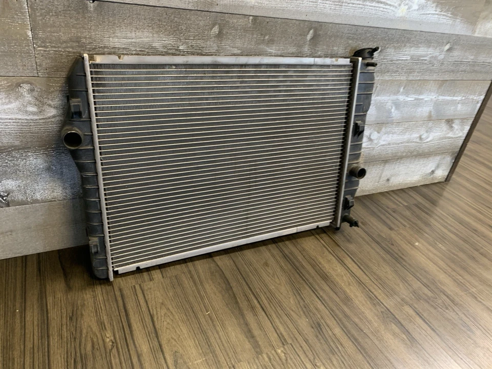 01 PONTIAC FIREBIRD TRANS AM 5,7 Л LS1 MT РАДИАТОР В СБОРЕ - Изображение 3 из 4