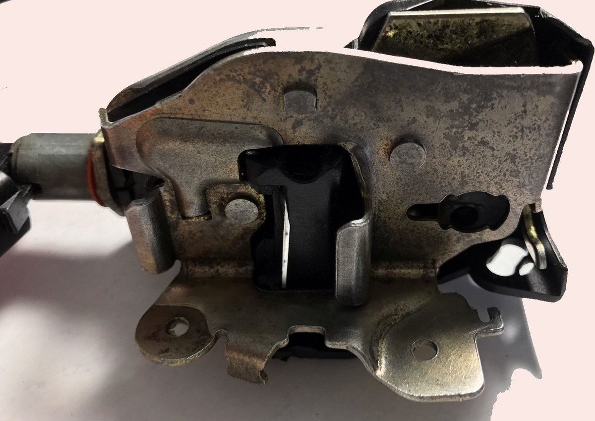 FORD EXPEDITION/ NAVIGATOR 1997-2002 REAR LIFTGATE TRUNK LOCK