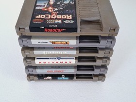 Lotto di 24 giochi Nintendo NES; Bubble Bobble, Adventure Island, Lolo, Paperboy