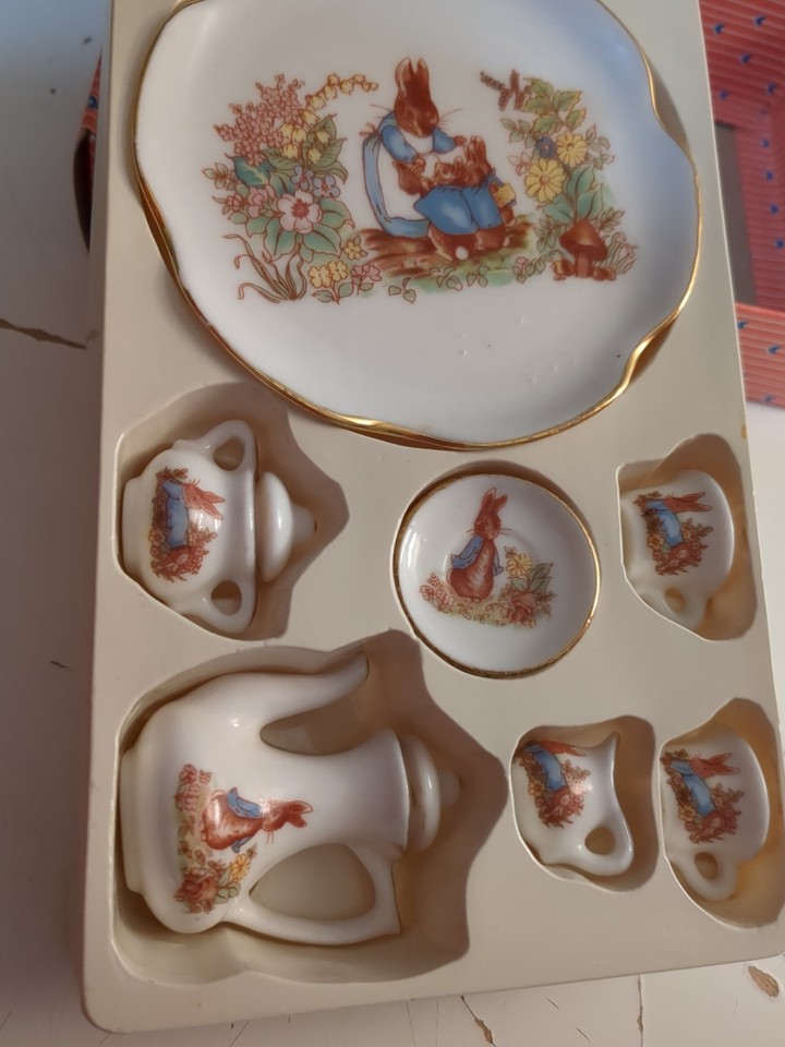 Vintage Miniature Bunny Rabbit Tea Set Porcelain Gold Color Trim Taiwan ...
